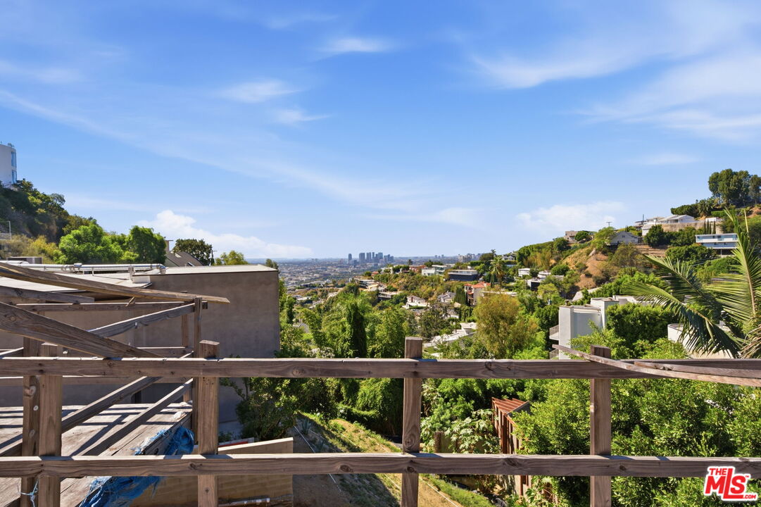 1688 Sunset Plaza Dr