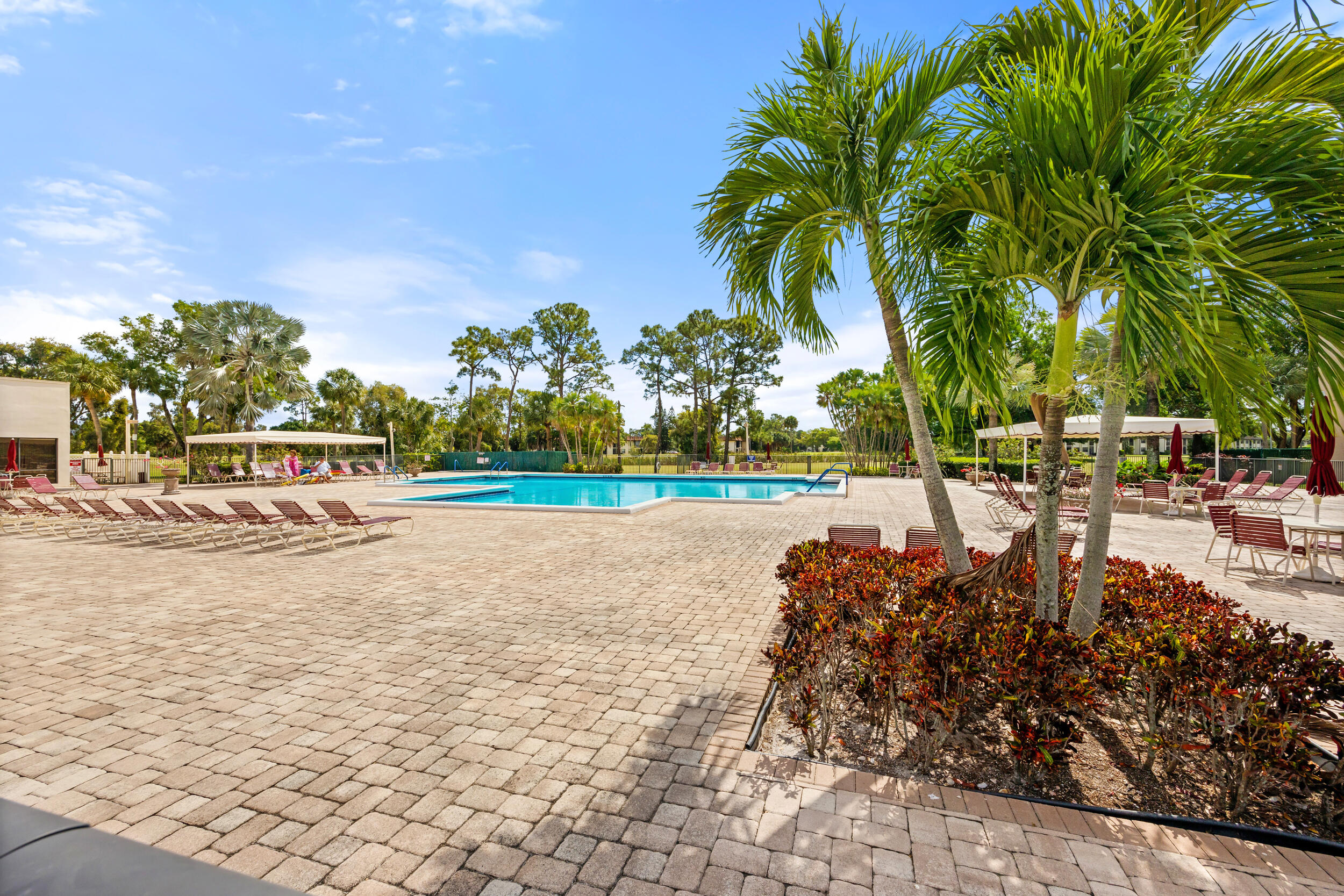 4700 Lucerne Lakes Boulevard W 103