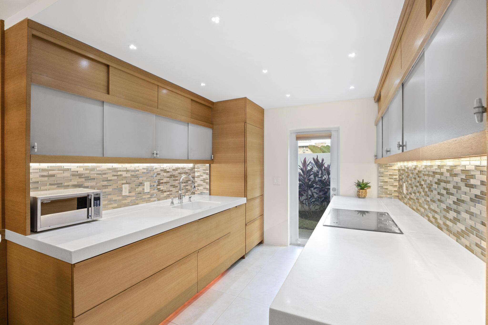 809 NE 1st Street 3e