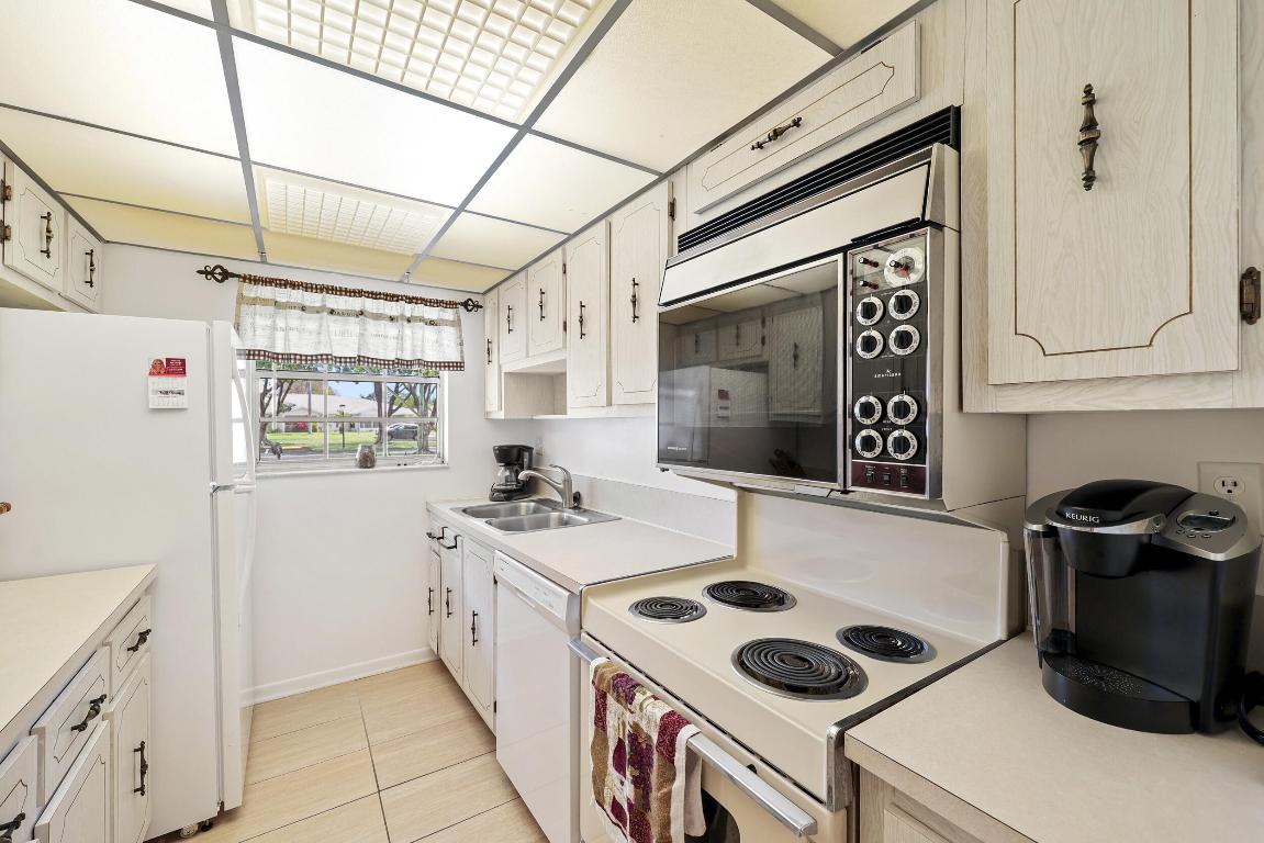 5162 Lakefront Boulevard B