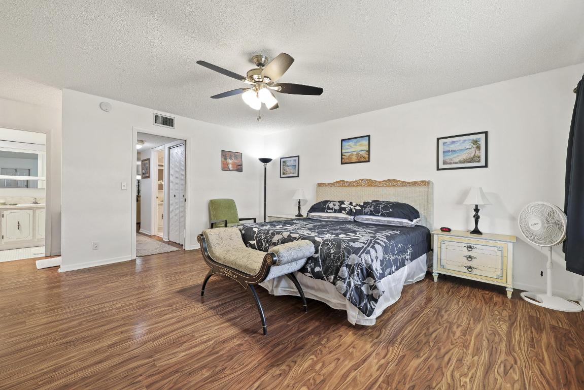 5162 Lakefront Boulevard B