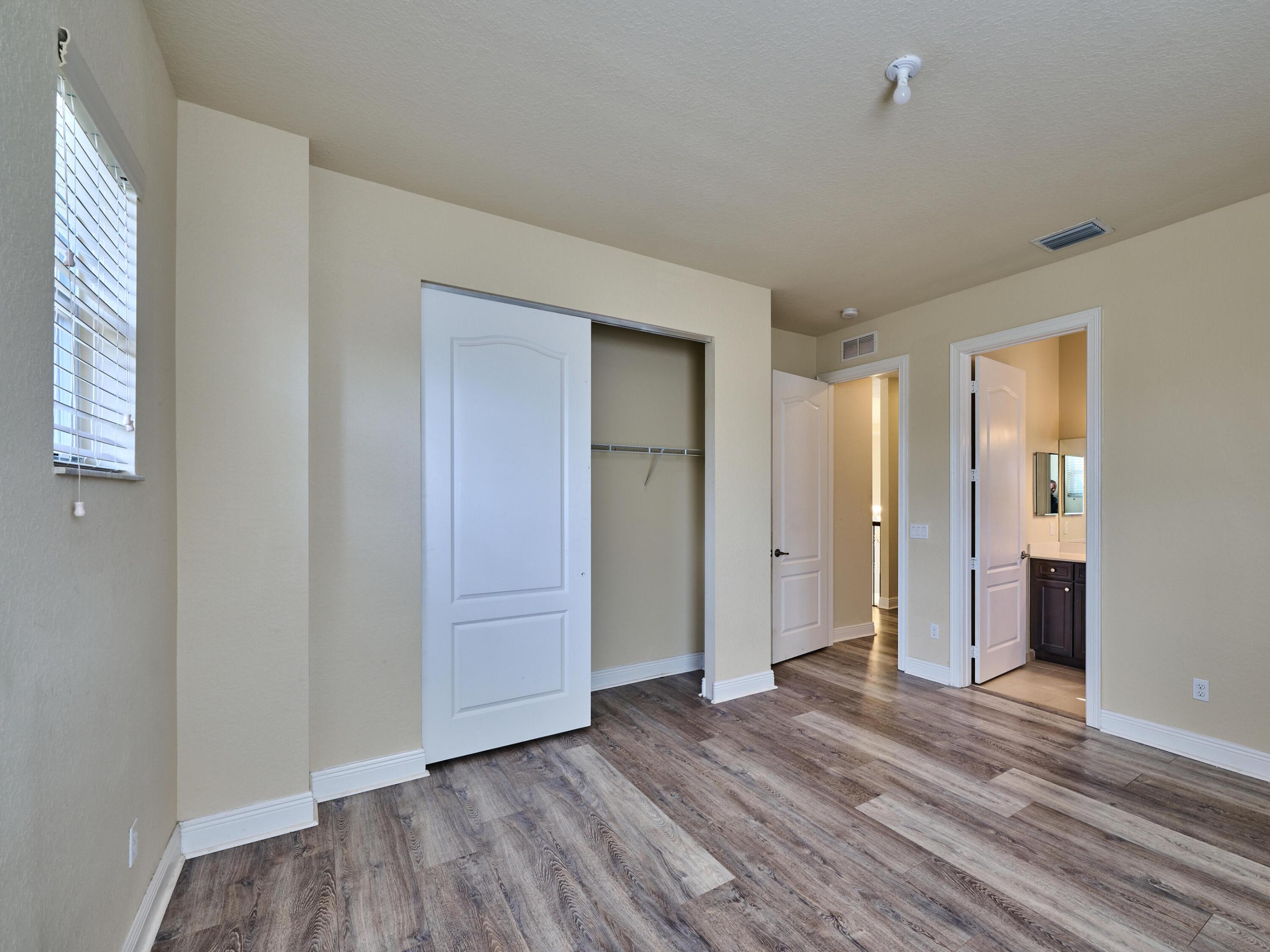 8860 Lakeview Drive