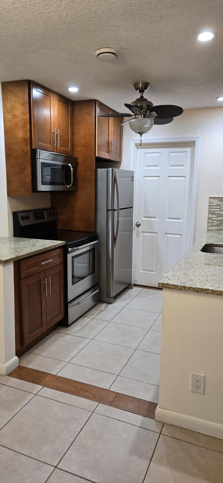 114 Leisureville Boulevard