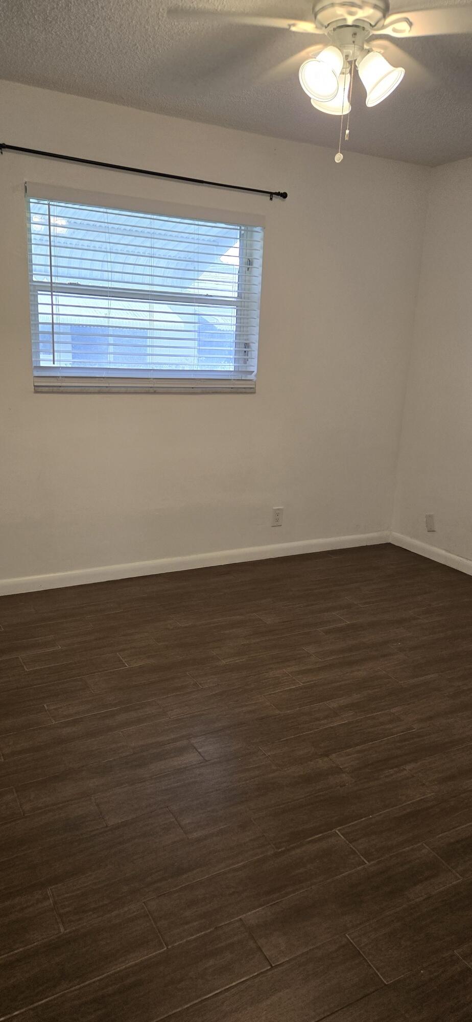 114 Leisureville Boulevard