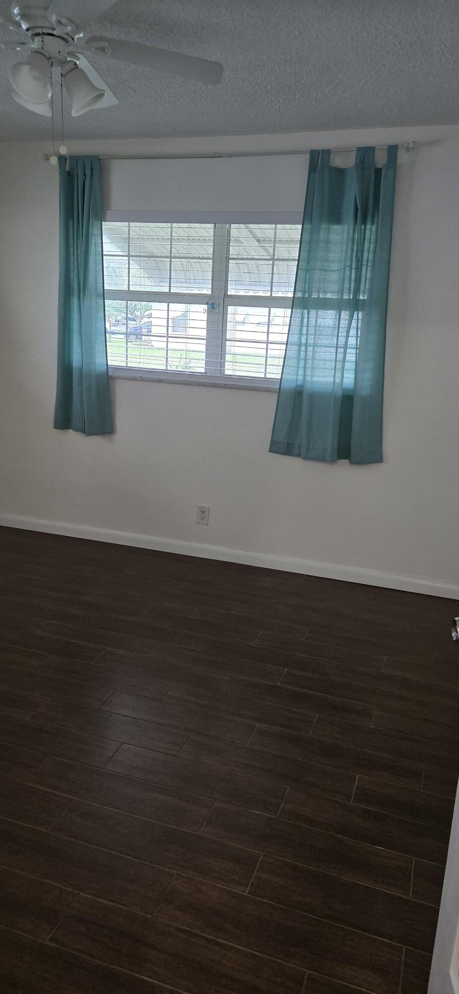 114 Leisureville Boulevard