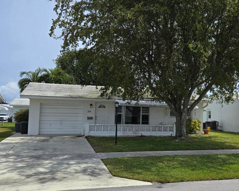 114 Leisureville Boulevard