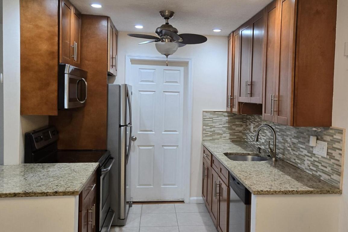 114 Leisureville Boulevard