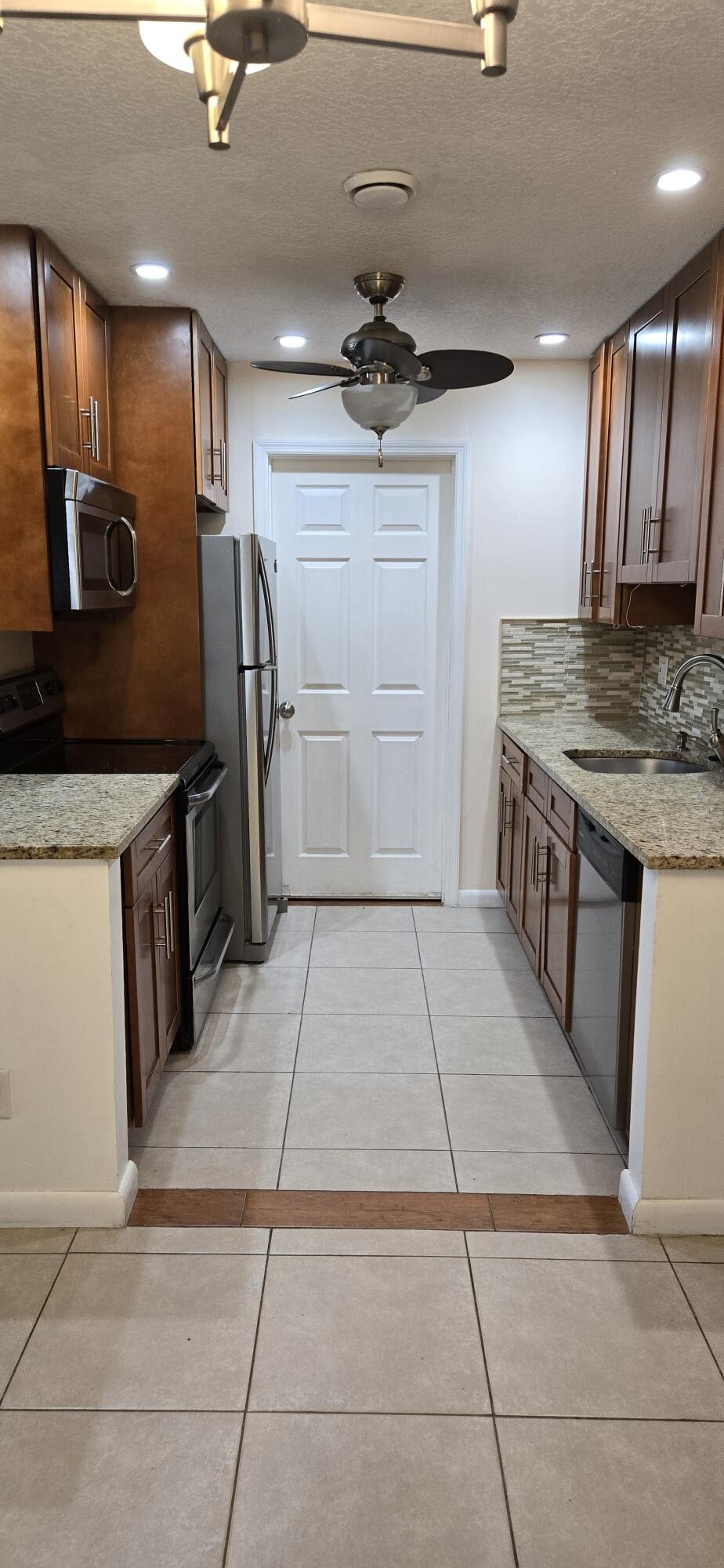 114 Leisureville Boulevard