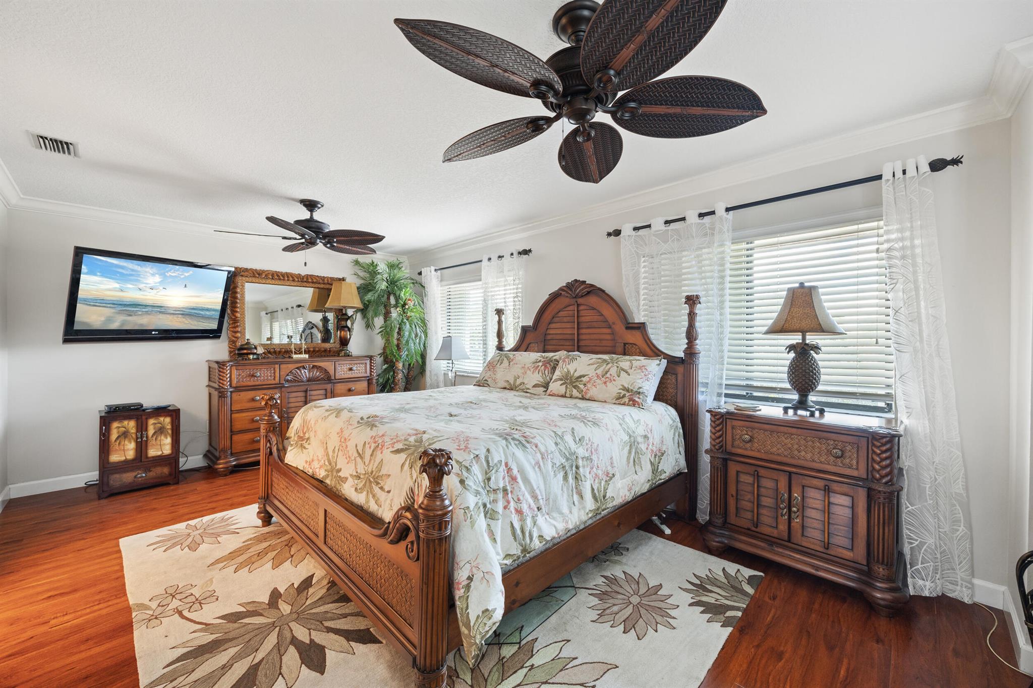 210 Captains Walk 710