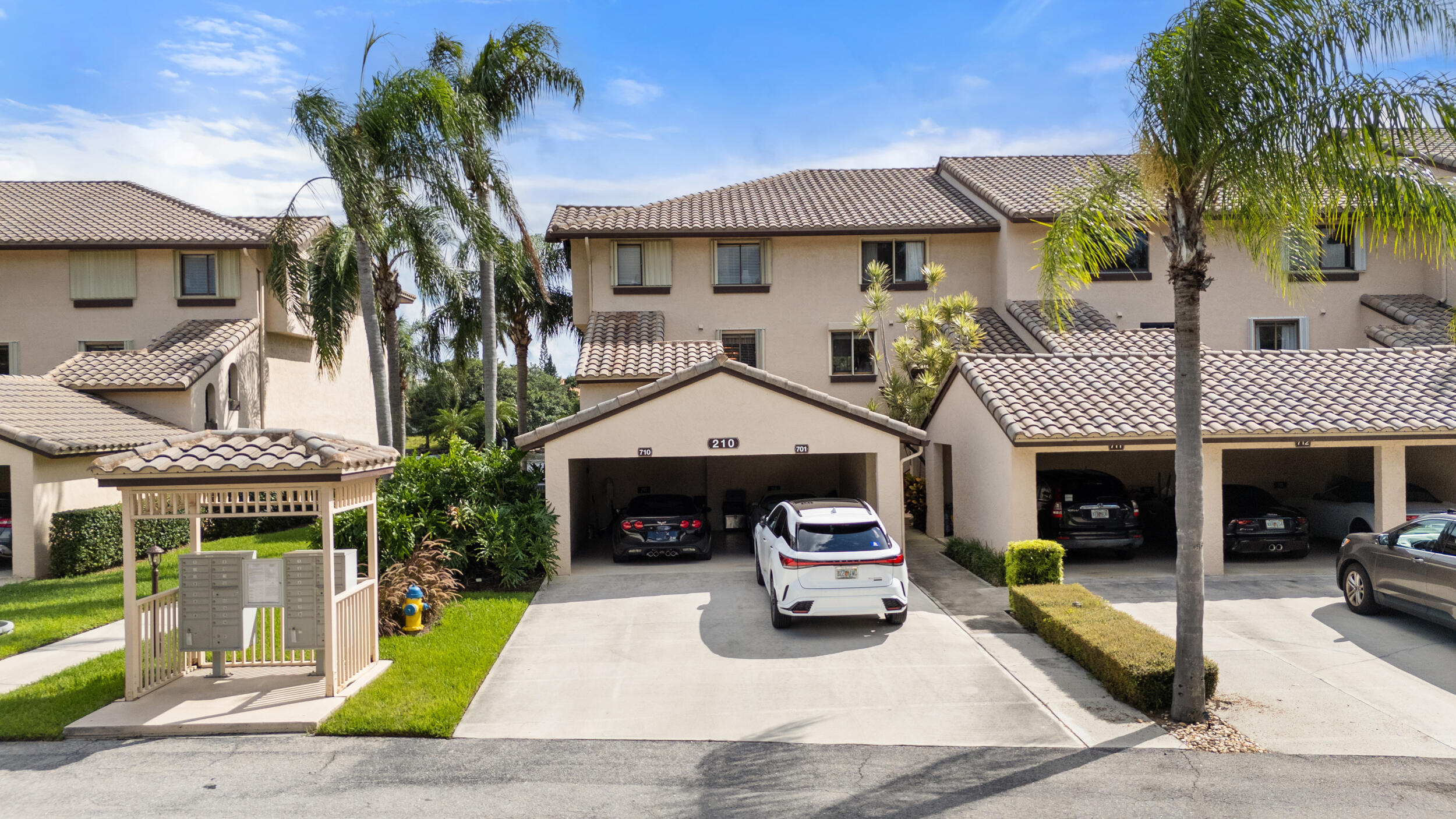 210 Captains Walk 710