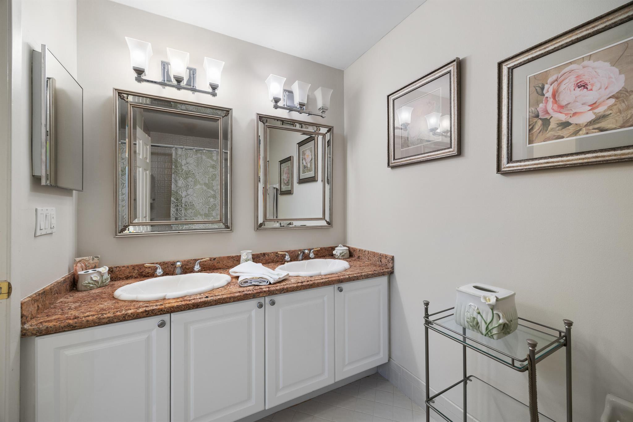 210 Captains Walk 710