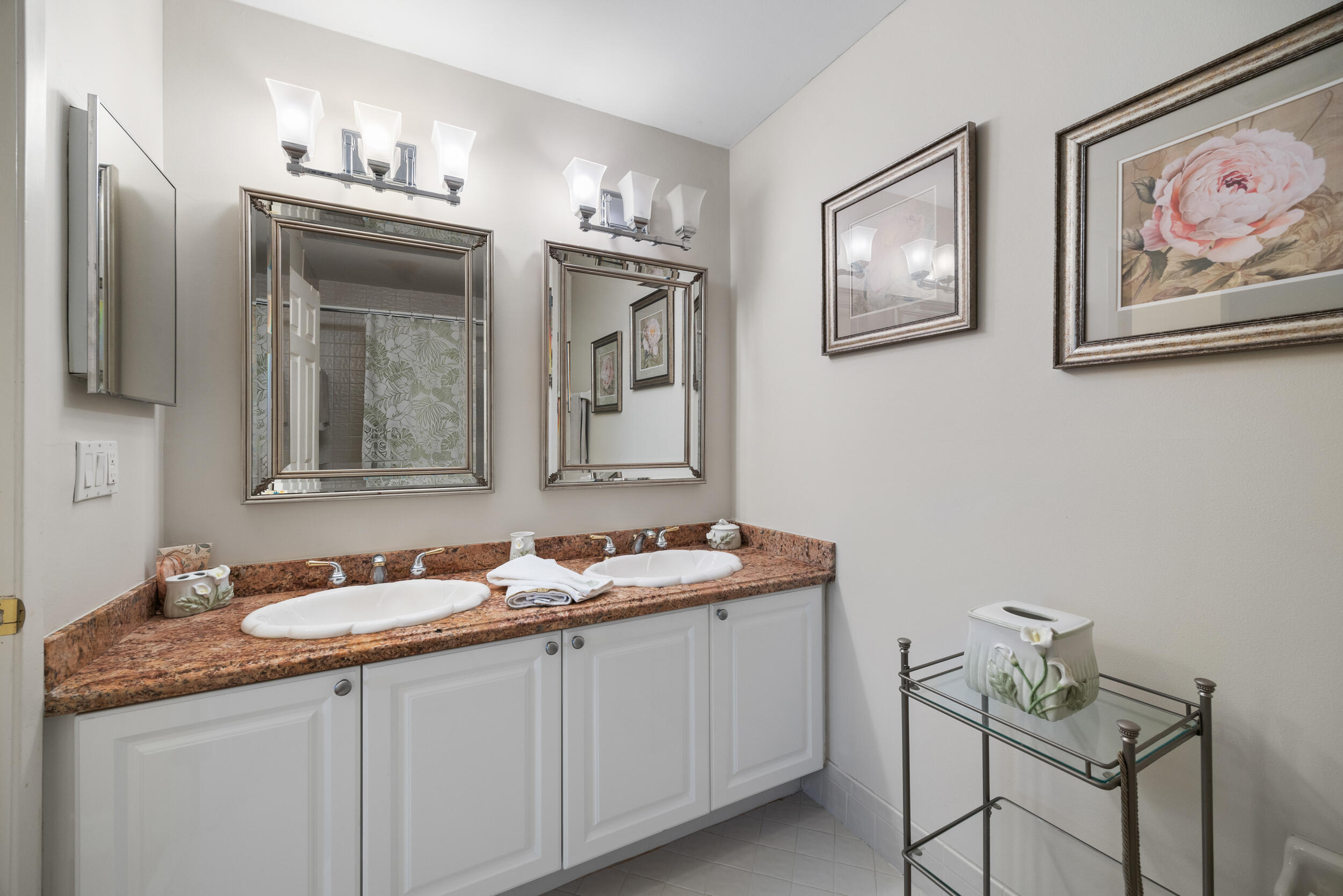 210 Captains Walk 710