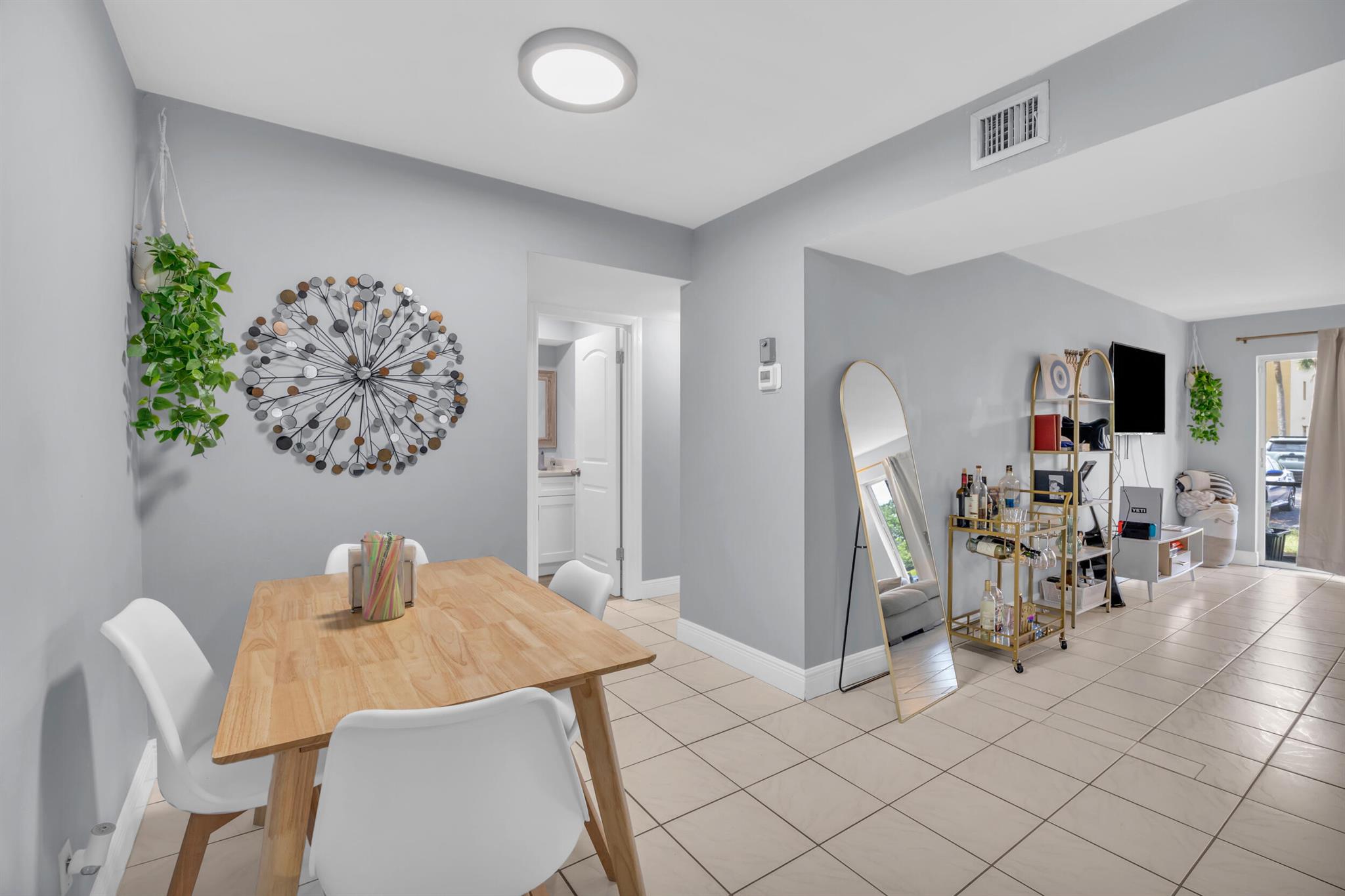 470 NW 20th Street 1050