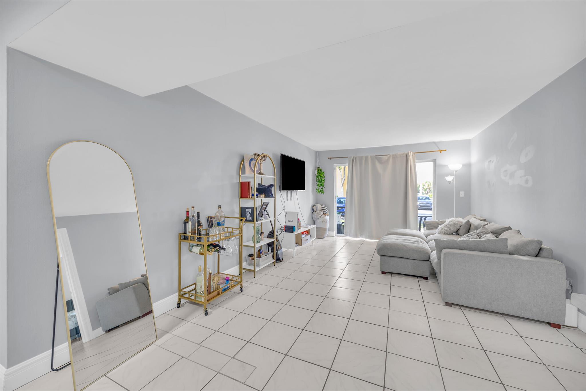 470 NW 20th Street 1050