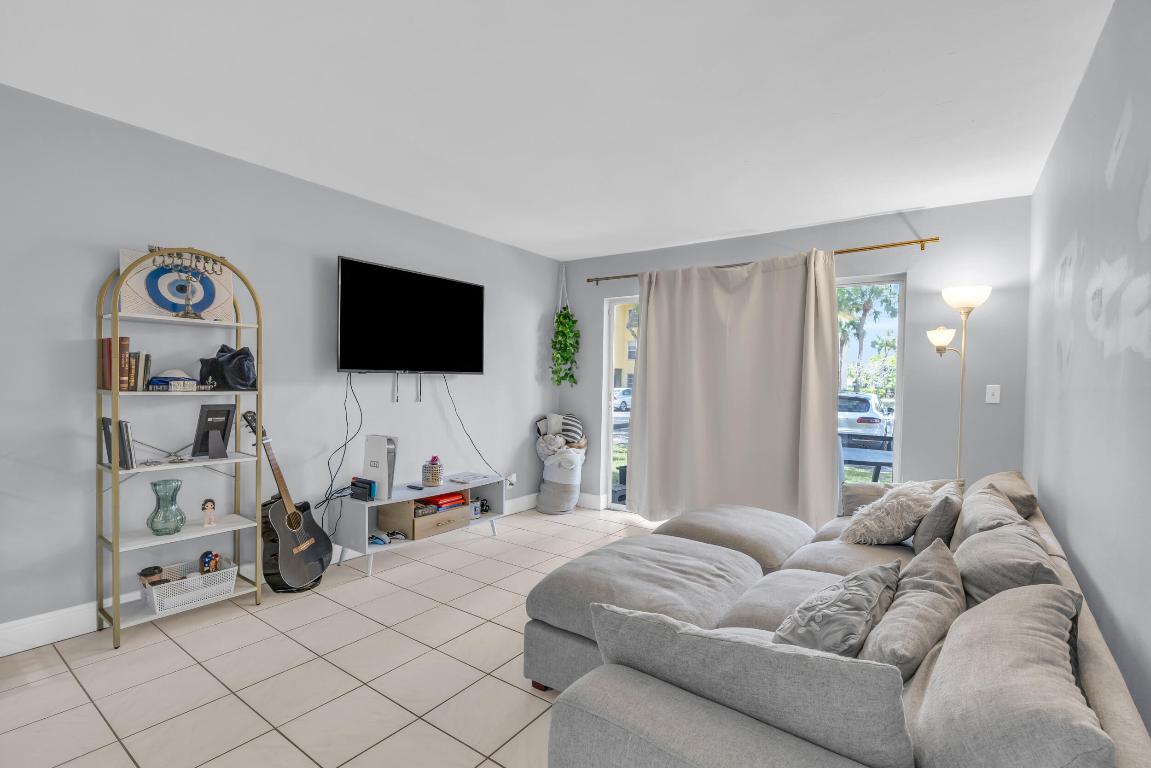 470 NW 20th Street 1050