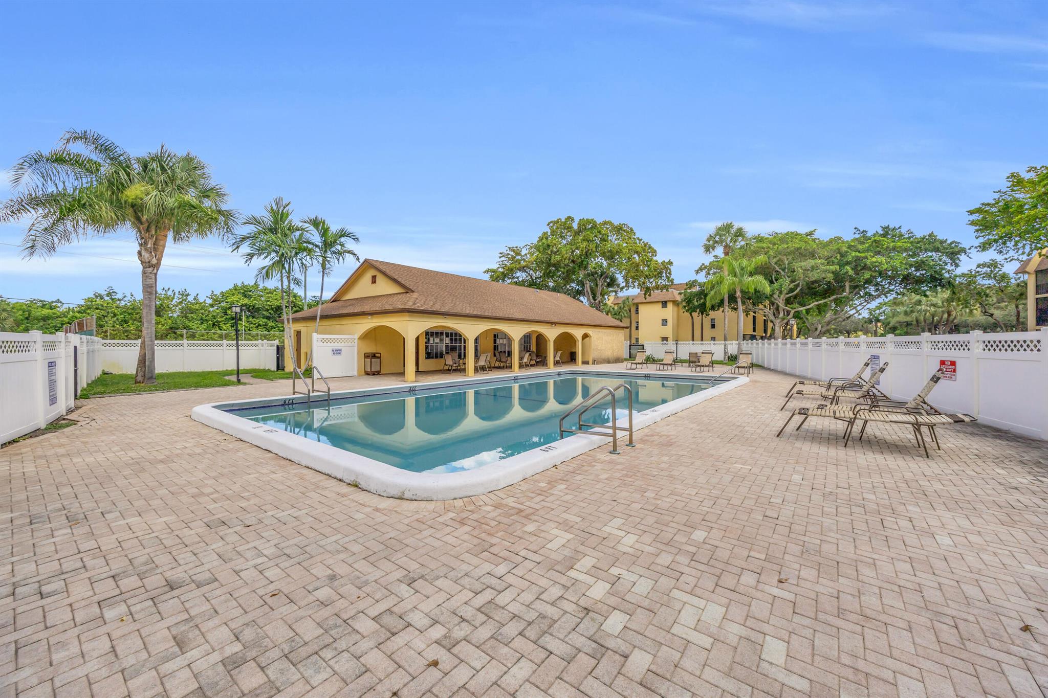 470 NW 20th Street 1050