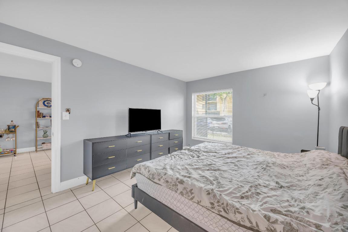 470 NW 20th Street 1050