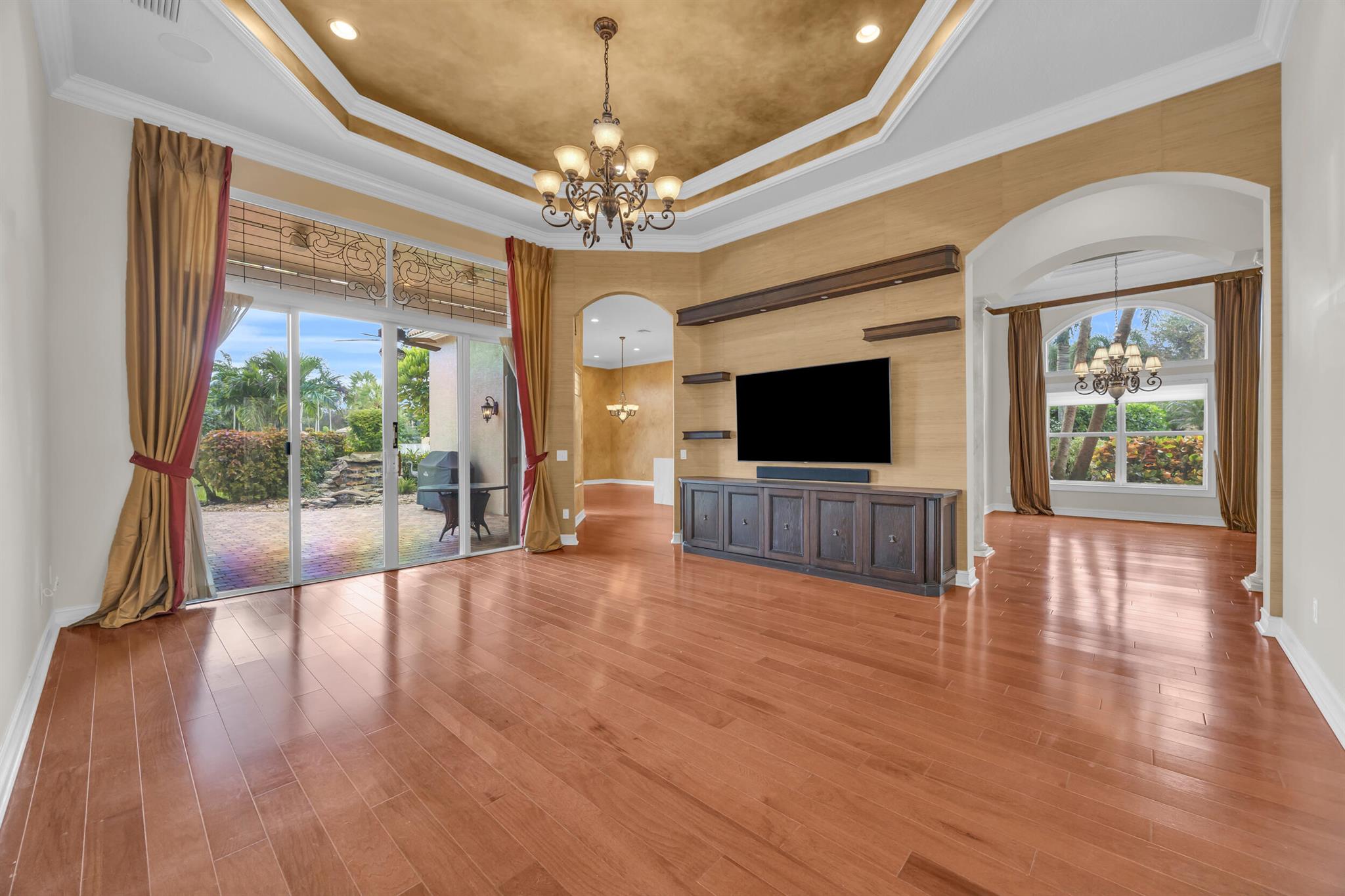 7071 Corning Circle