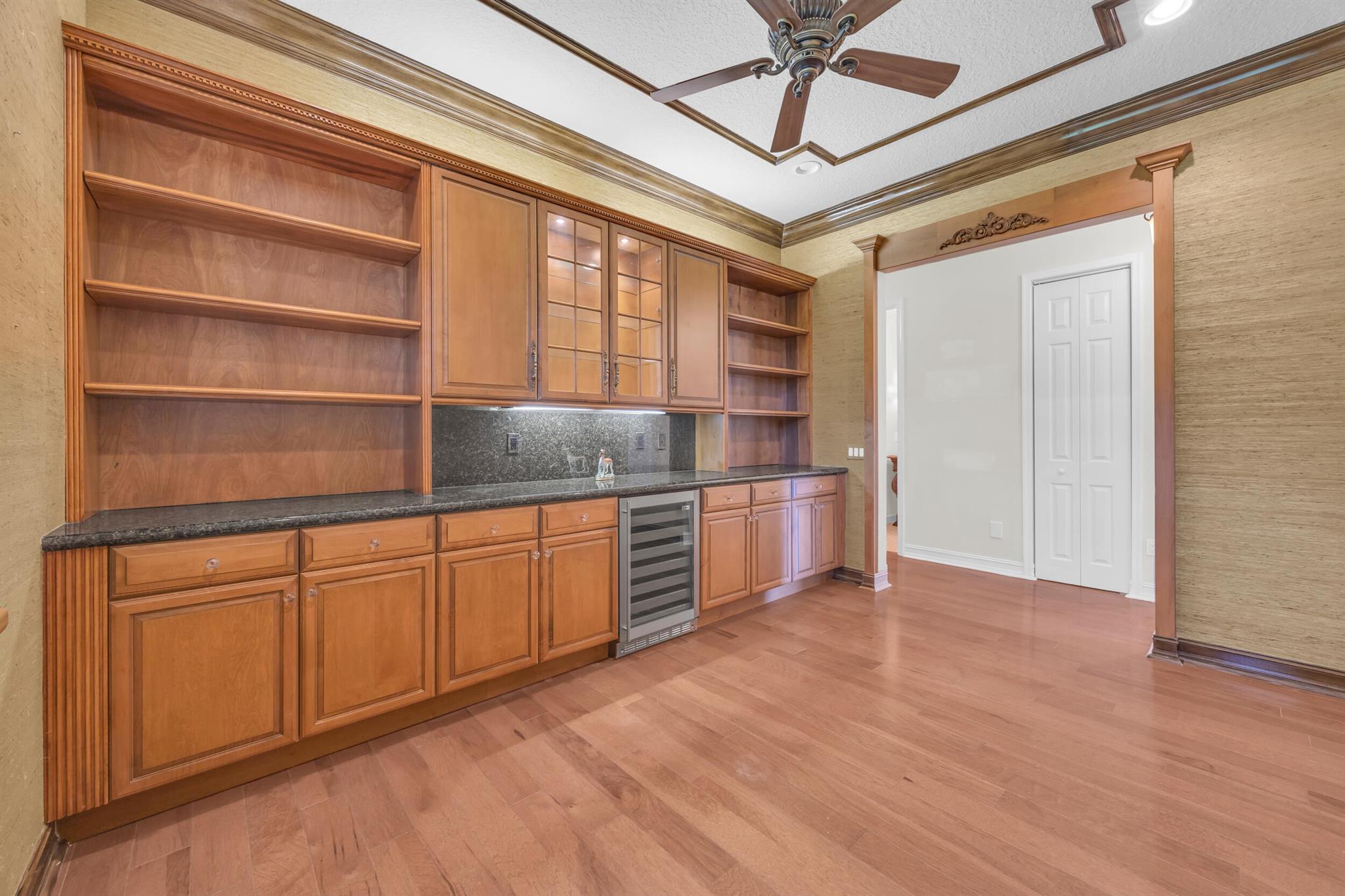 7071 Corning Circle