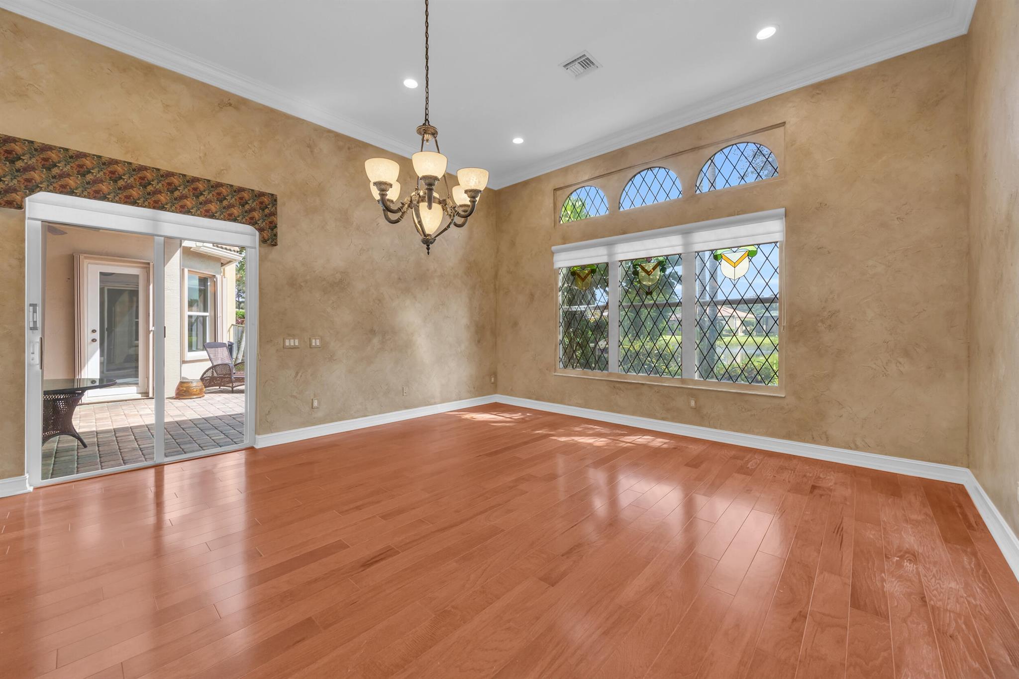 7071 Corning Circle
