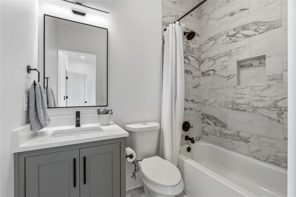 1300 Memorial Drive SE Unit 16