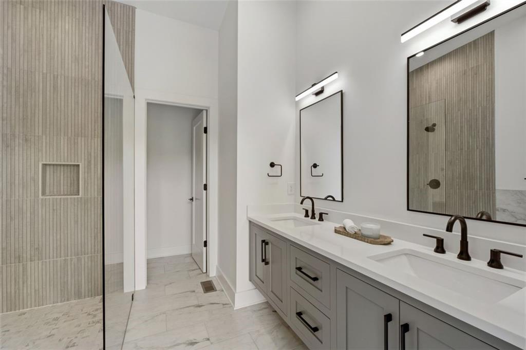 1300 Memorial Drive SE Unit 16