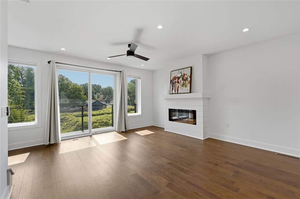 1300 Memorial Drive SE Unit 16