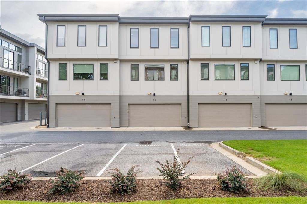 1300 Memorial Drive SE Unit 16