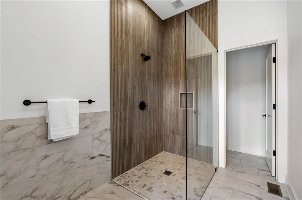 1300 Memorial Drive SE Unit 16