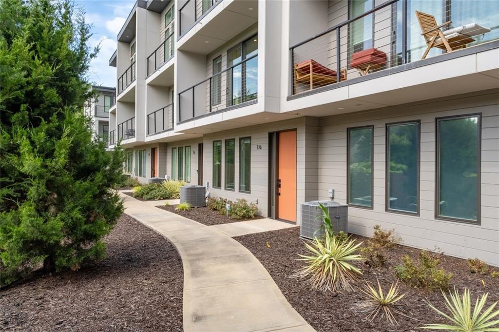 1300 Memorial Drive SE Unit 16