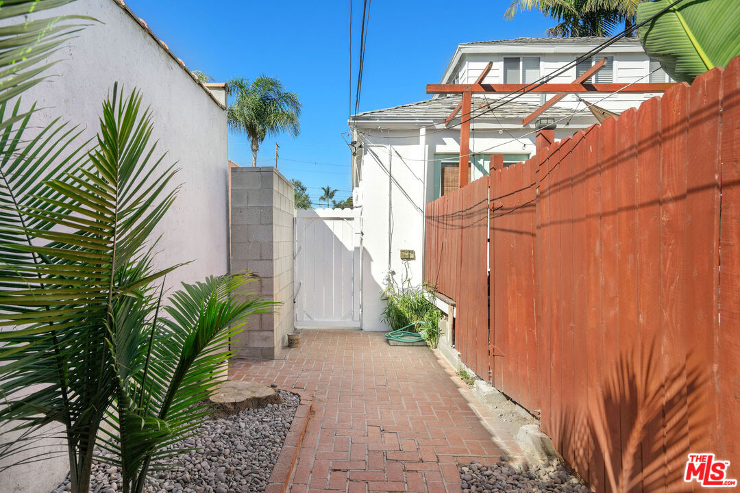 838 Commonwealth Ave