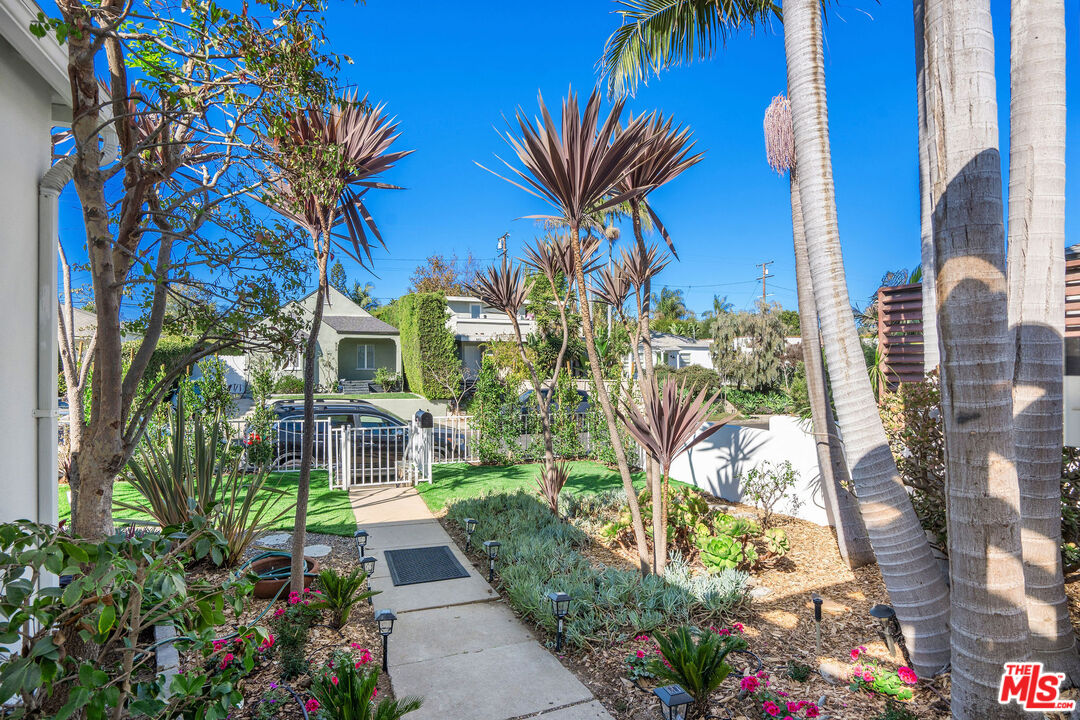 838 Commonwealth Ave