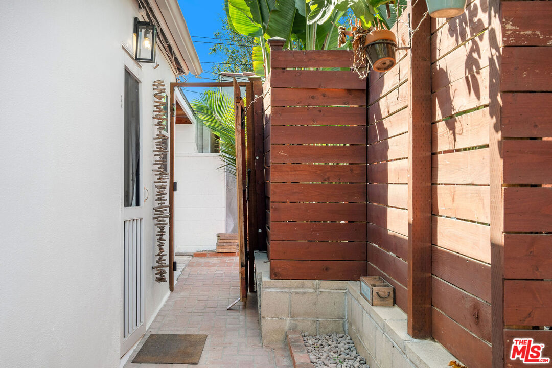 838 Commonwealth Ave