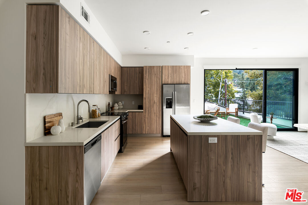 3651 Regal Pl Unit: 404