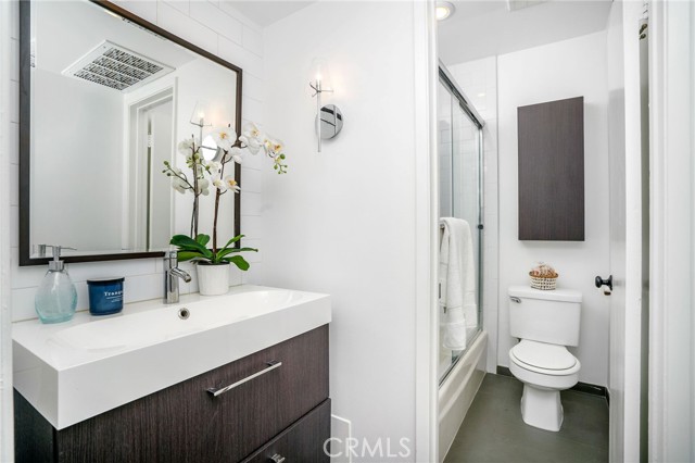 5349 Newcastle AVE Unit: 67