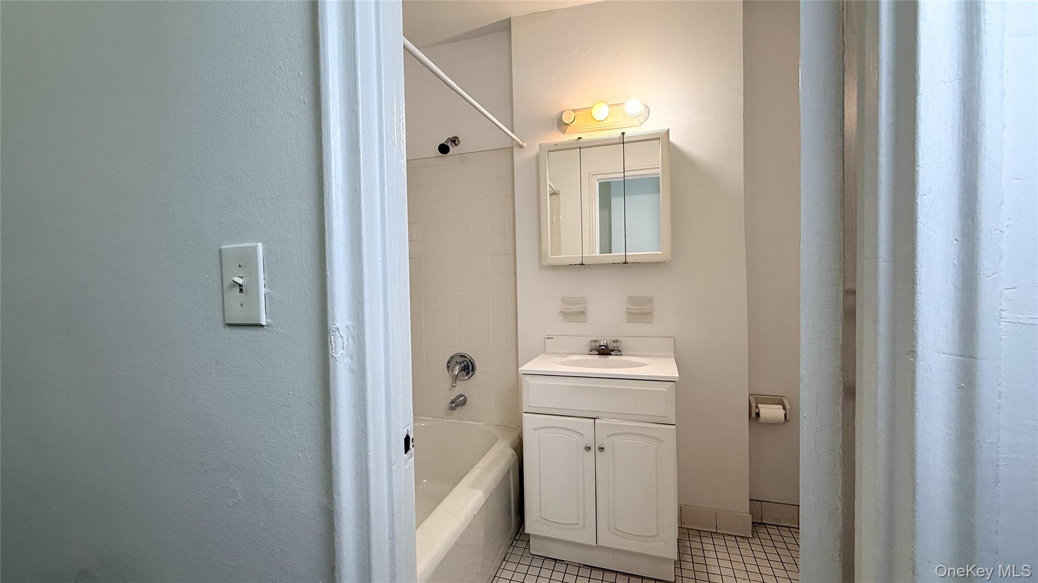 2190 Boston Road Unit: 3B