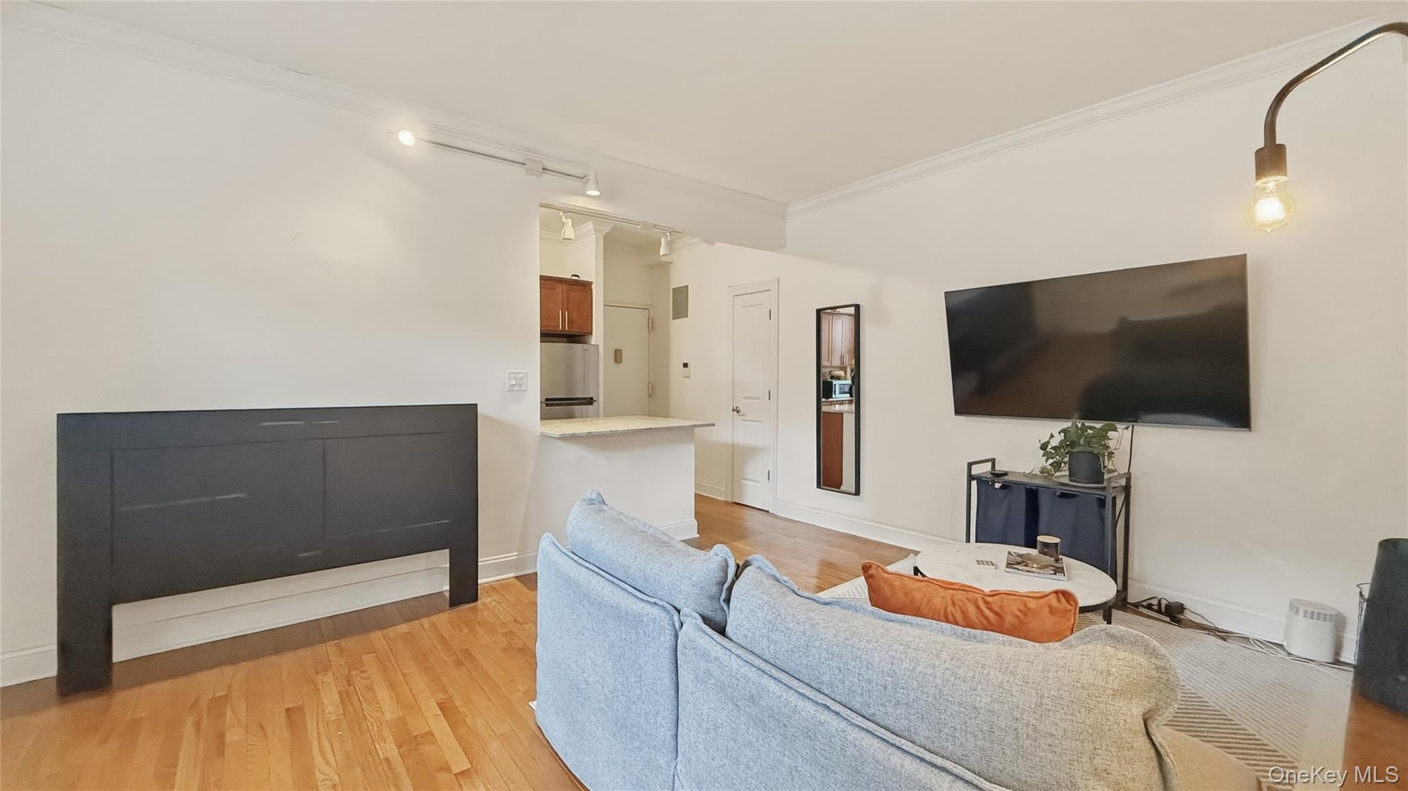 4489 Broadway Unit: 2D
