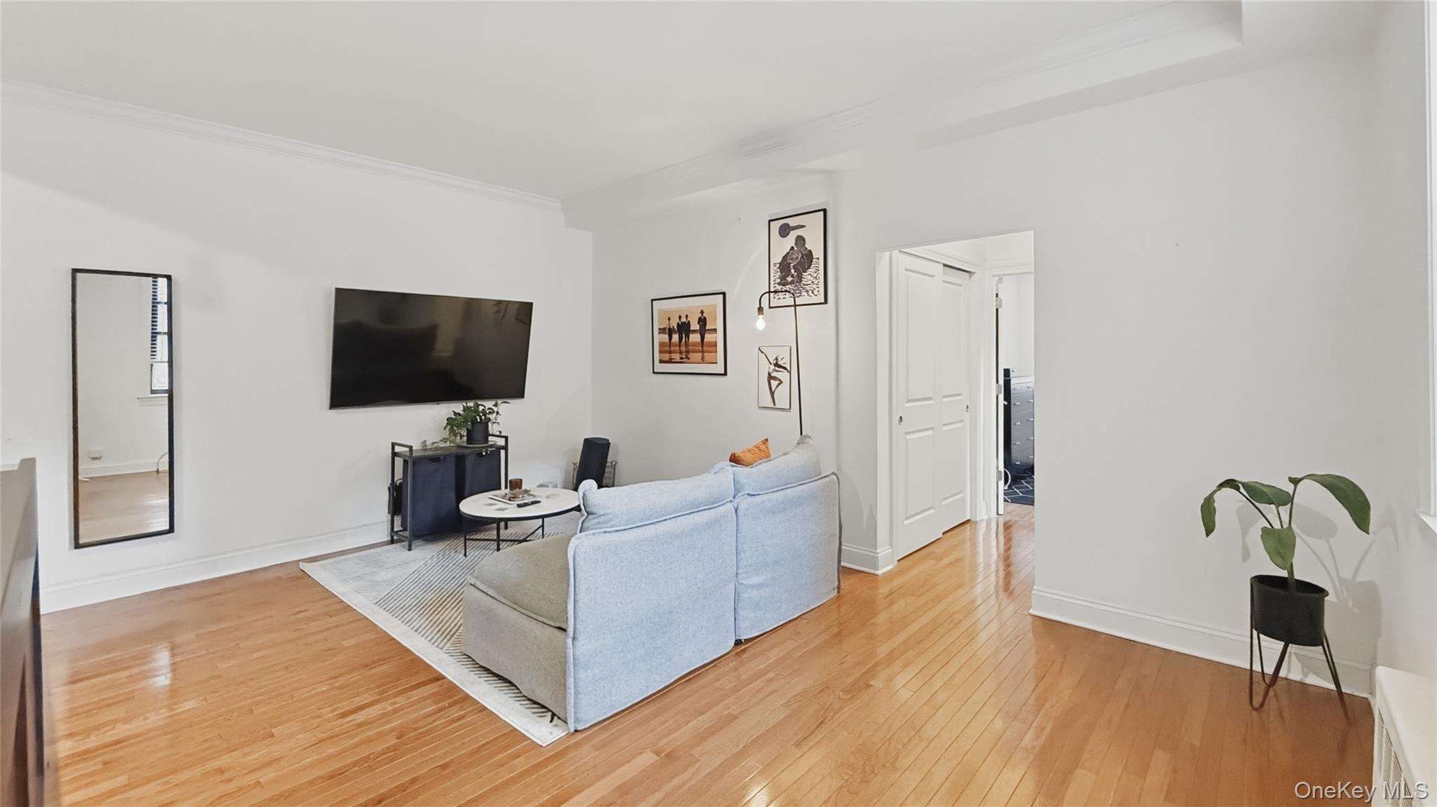 4489 Broadway Unit: 2D
