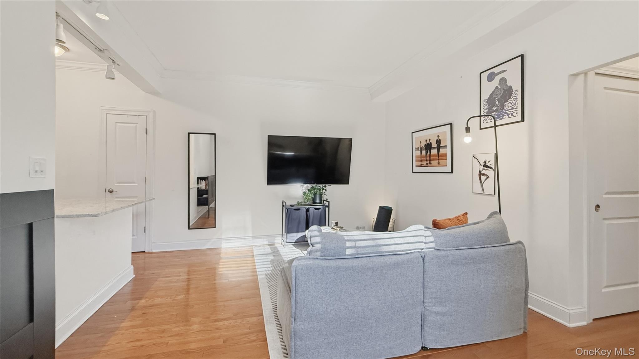 4489 Broadway Unit: 2D