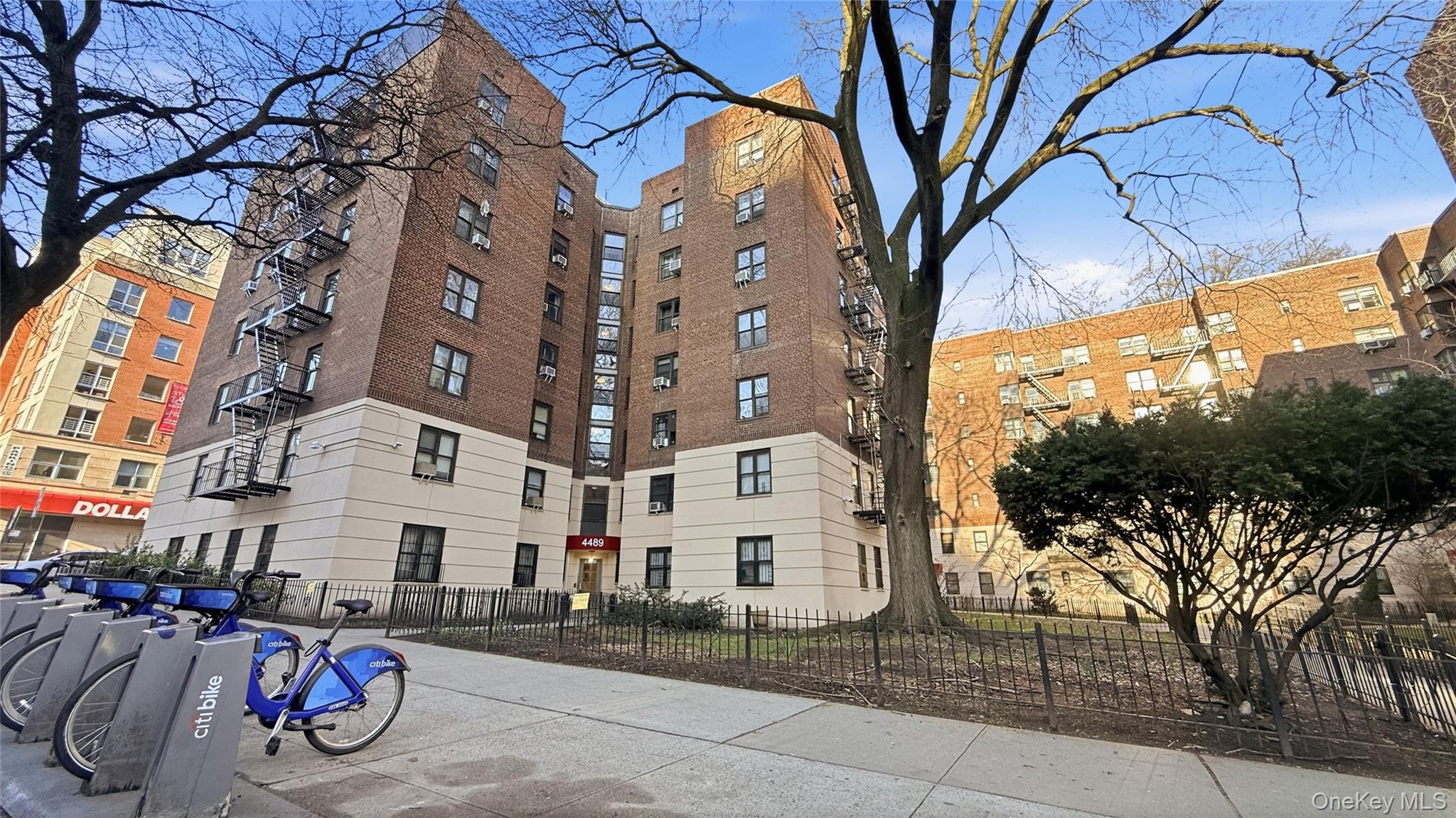 4489 Broadway Unit: 2D