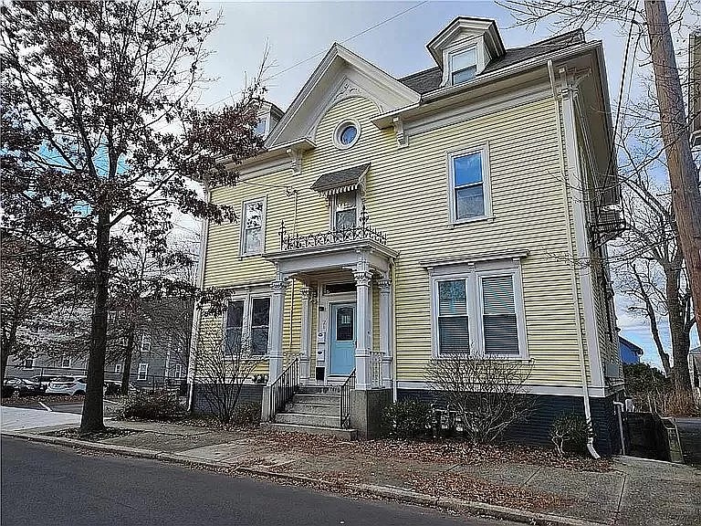 182 Camp Street 9