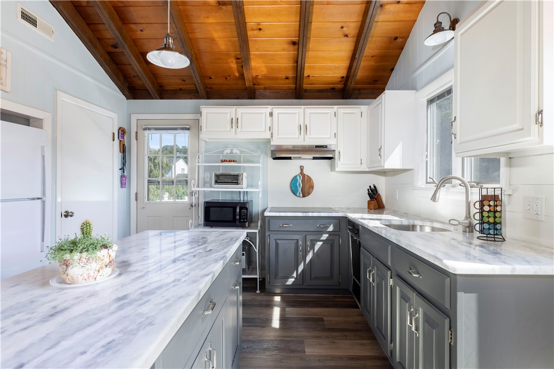 87 Montauk Avenue