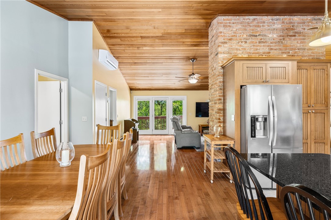 11 Cove Road
