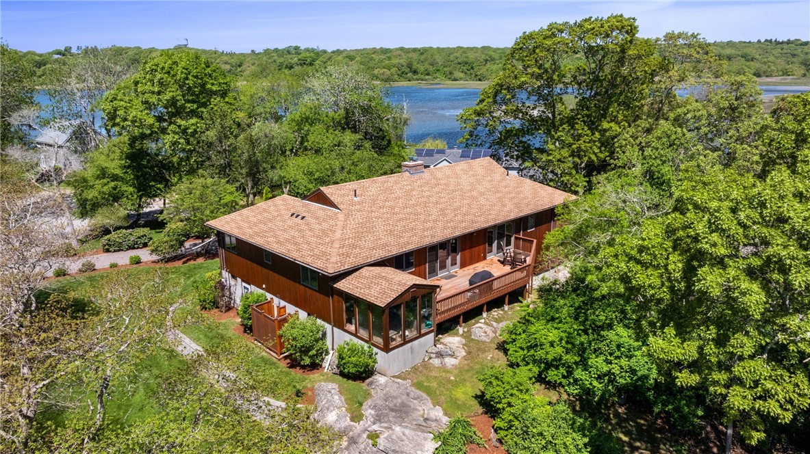 11 Cove Road