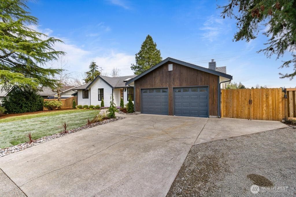 3744 Golden Eagle SE