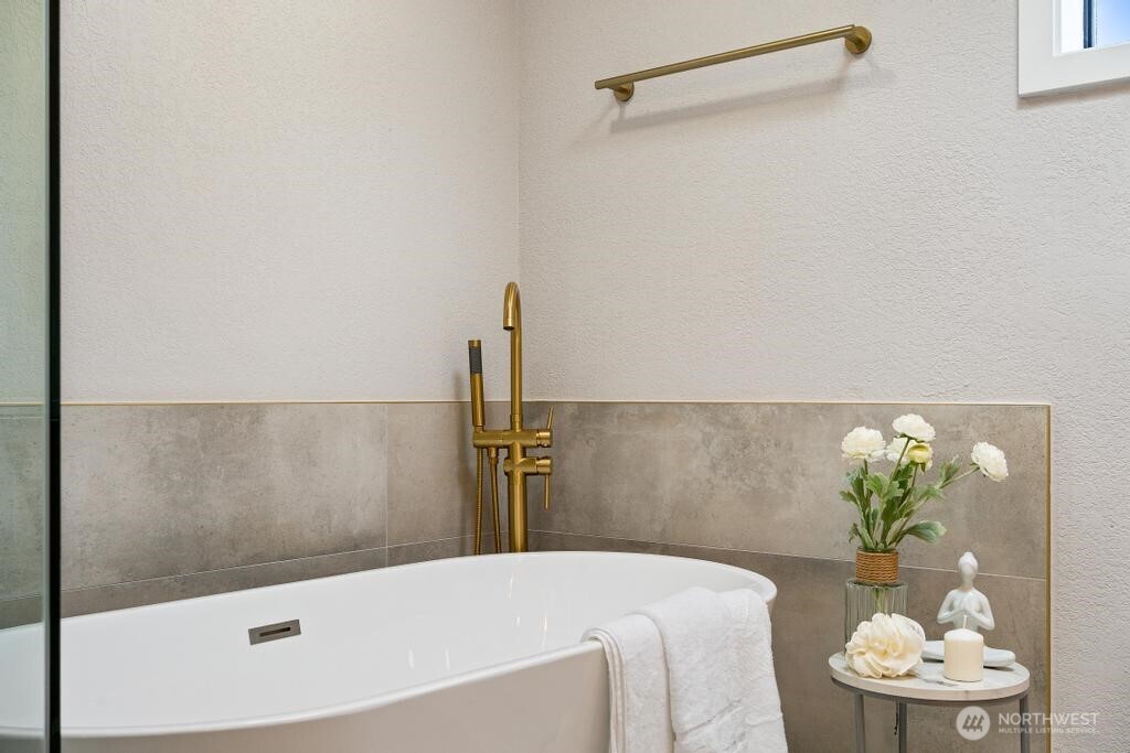 3744 Golden Eagle SE