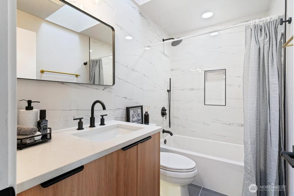 3744 Golden Eagle SE