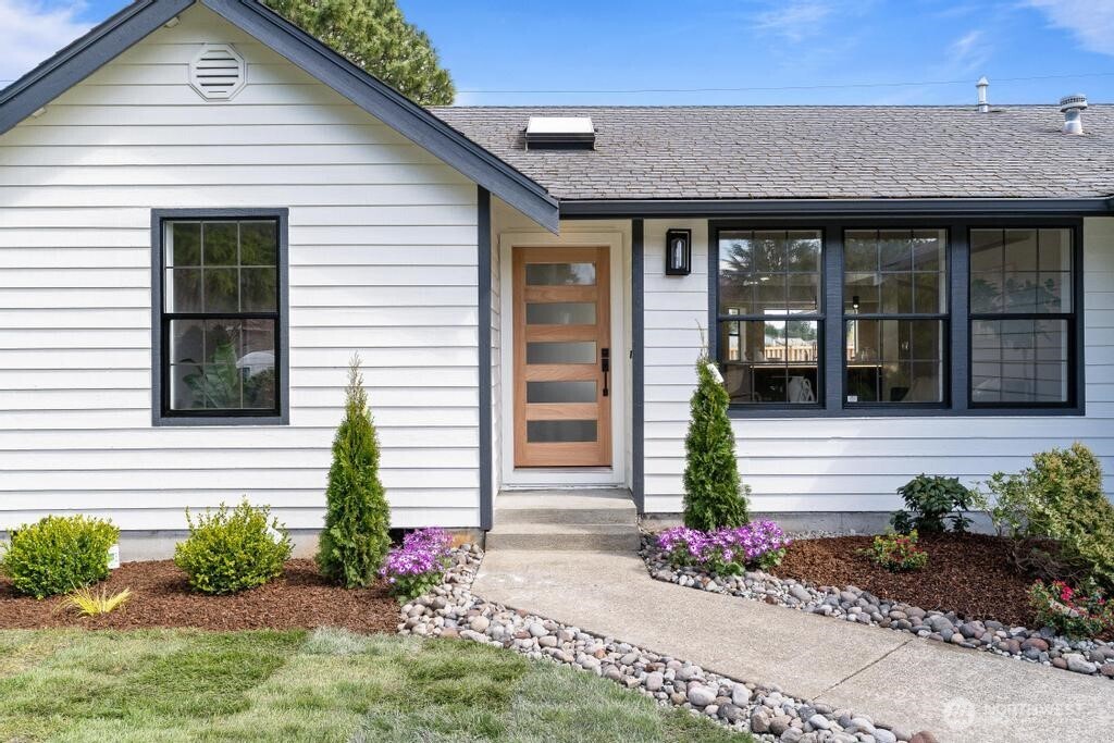 3744 Golden Eagle SE