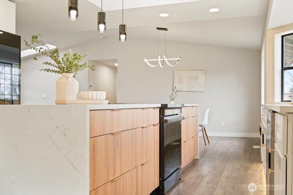 3744 Golden Eagle SE