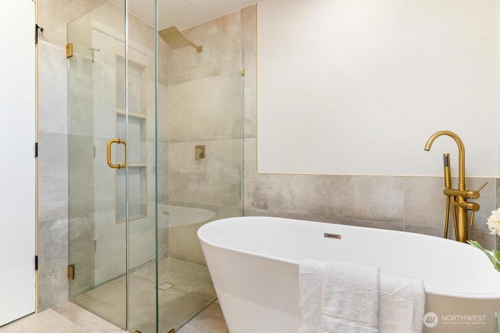 3744 Golden Eagle SE